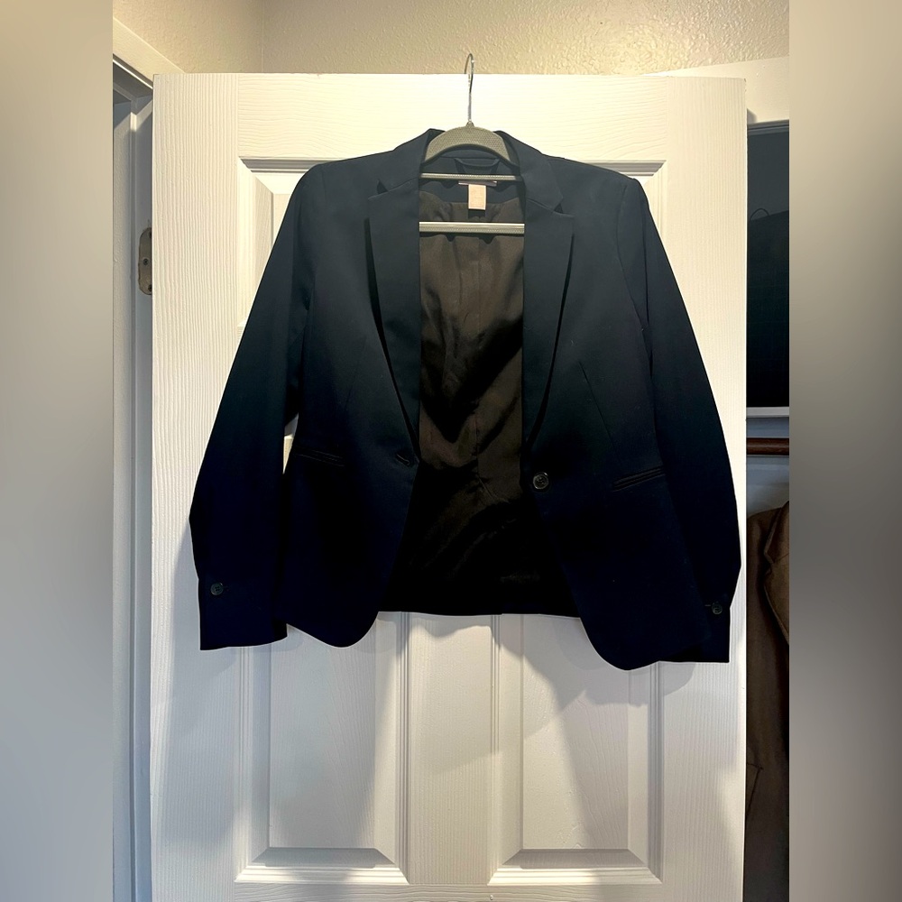 H&M classic dark blue blazer. Worn once. Size s